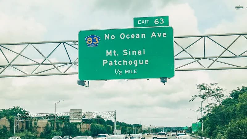 Long Island Expressway overhead sign for Exit 63, North Ocean Avenue (Suffolk County Road 83) to Mount Sinai and Patchogue.