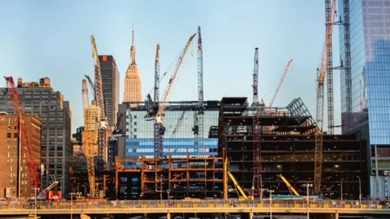 Crane lift plan and rigging record review for a construction accident case