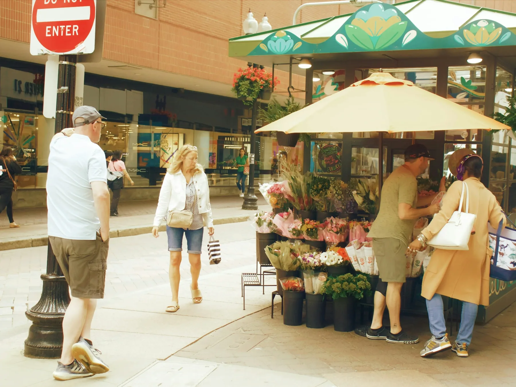 Commercial sidewalk and storefront setting where premises liability injuries can happen
