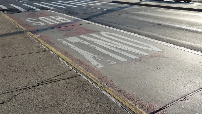A red "BUS ONLY" lane along Hylan Boulevard at Midland Avenue on Staten Island.