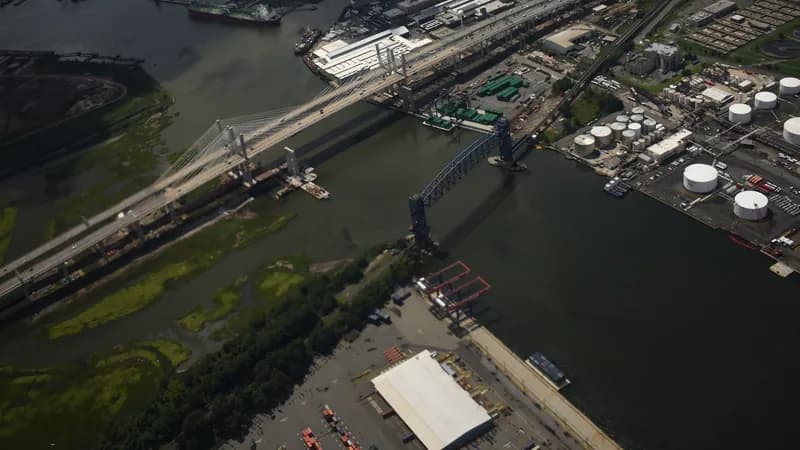 Aerial view of the Goethals Bridge crossing the Arthur Kill between Staten Island and New Jersey.