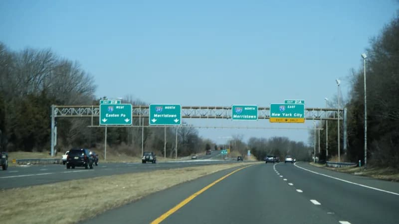 Overhead signs on Interstate 287 in Bedminster, New Jersey, pointing to Interstate 78 east toward New York City.